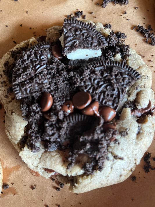 Extra Large Chocolate Chip Oreo Cookies