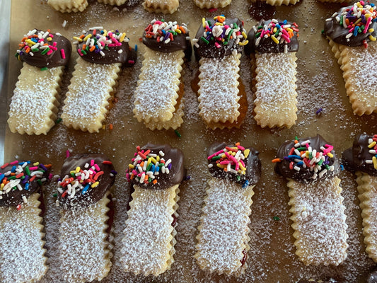Italian Butter Jam Sandwich Cookie with Dark Chocolate